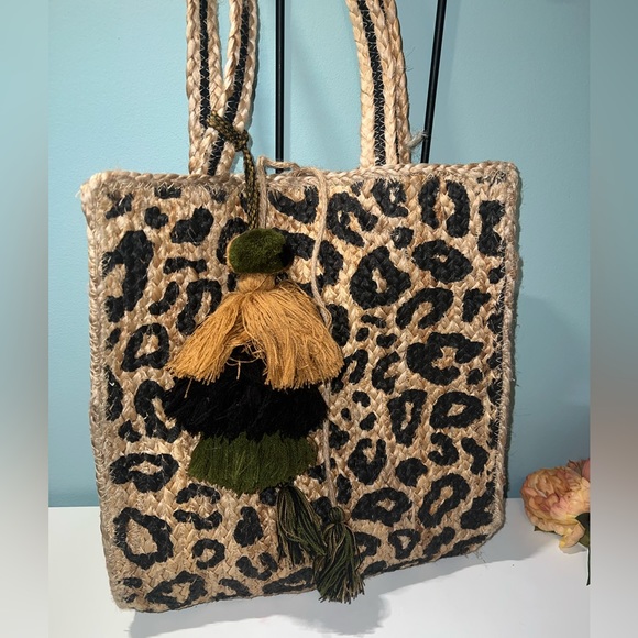 ‼️New America & Beyond Leopard Handwoven Jute Tan Tote with Tassels - Picture 2 of 9